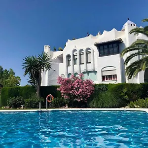 Apartment Bright 300m From The, Sitio de Calahonda